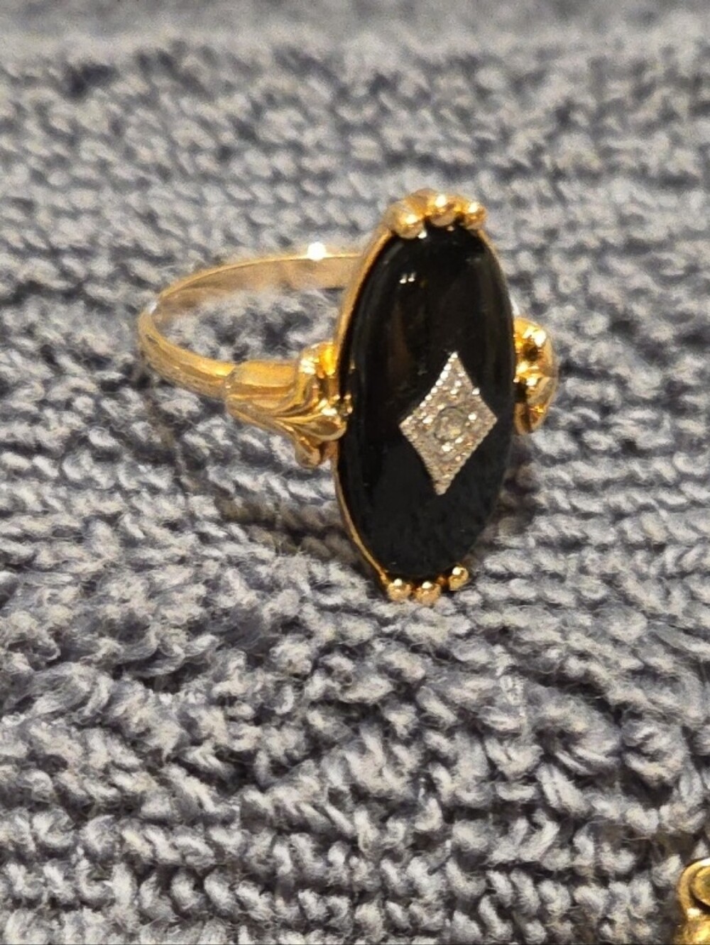 Vintage Avon- Victorian Gold-Tone Black Onyx Oval Ring W/ Center Diamond Accent